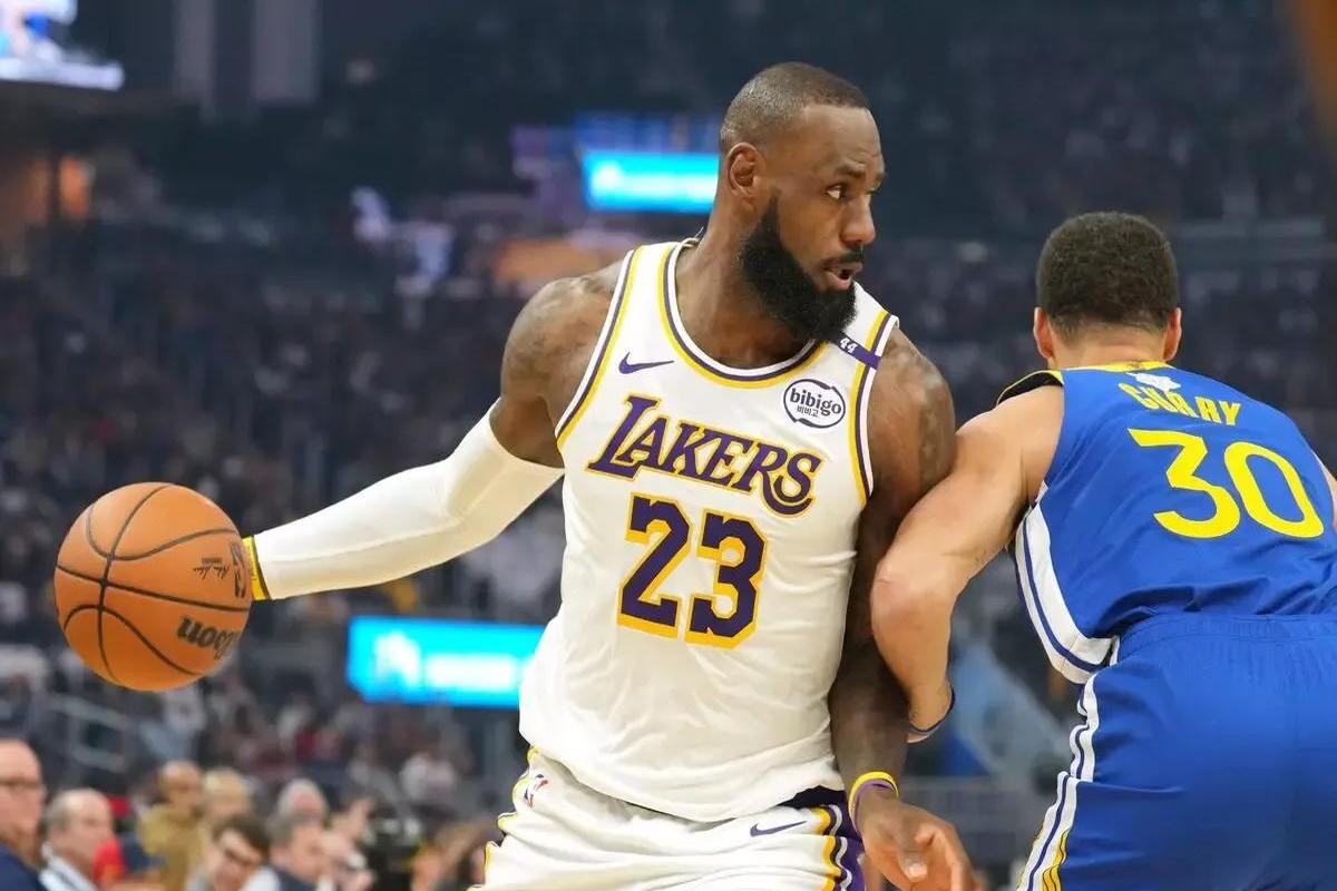 莱万多夫斯基巅峰对决，詹姆斯与40激战阿森纳分钟，回归赛场胜负难料！